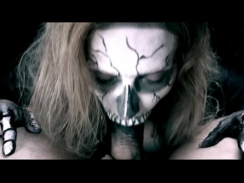❤️ Demon jente suger kuk med sin svarte munn og svelger cum. ️❌ Sex ved no.watchhentai.ru ❌❤